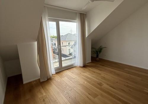 2. Zimmer/Büro DG mit Loggia