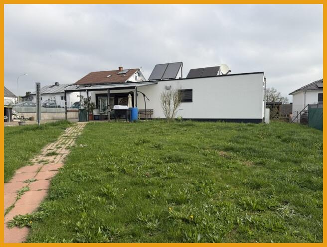 Gartenblick mit Terasse