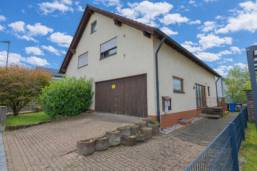 Blick Garage - Zugang Gebäude