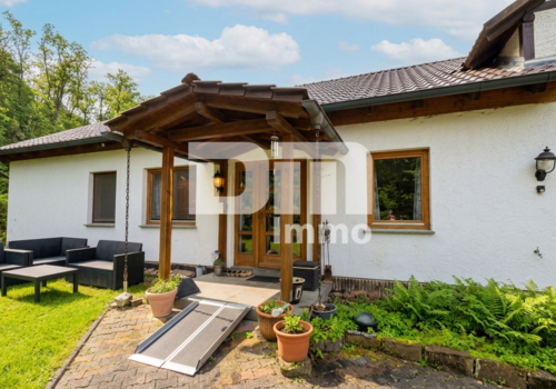 Titel Frontansicht Bungalow
