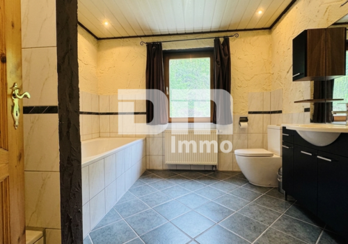 Bad 1 / Wanne und Dusche