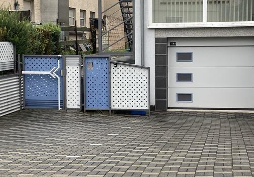 Garage mit Stellplatz