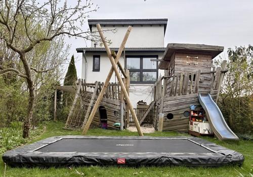 Schiff mit Spielplatz