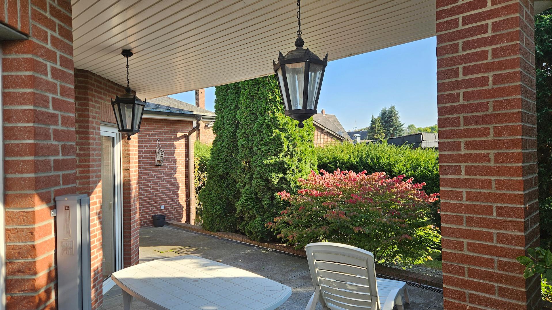 ÜberdachteTerrasse