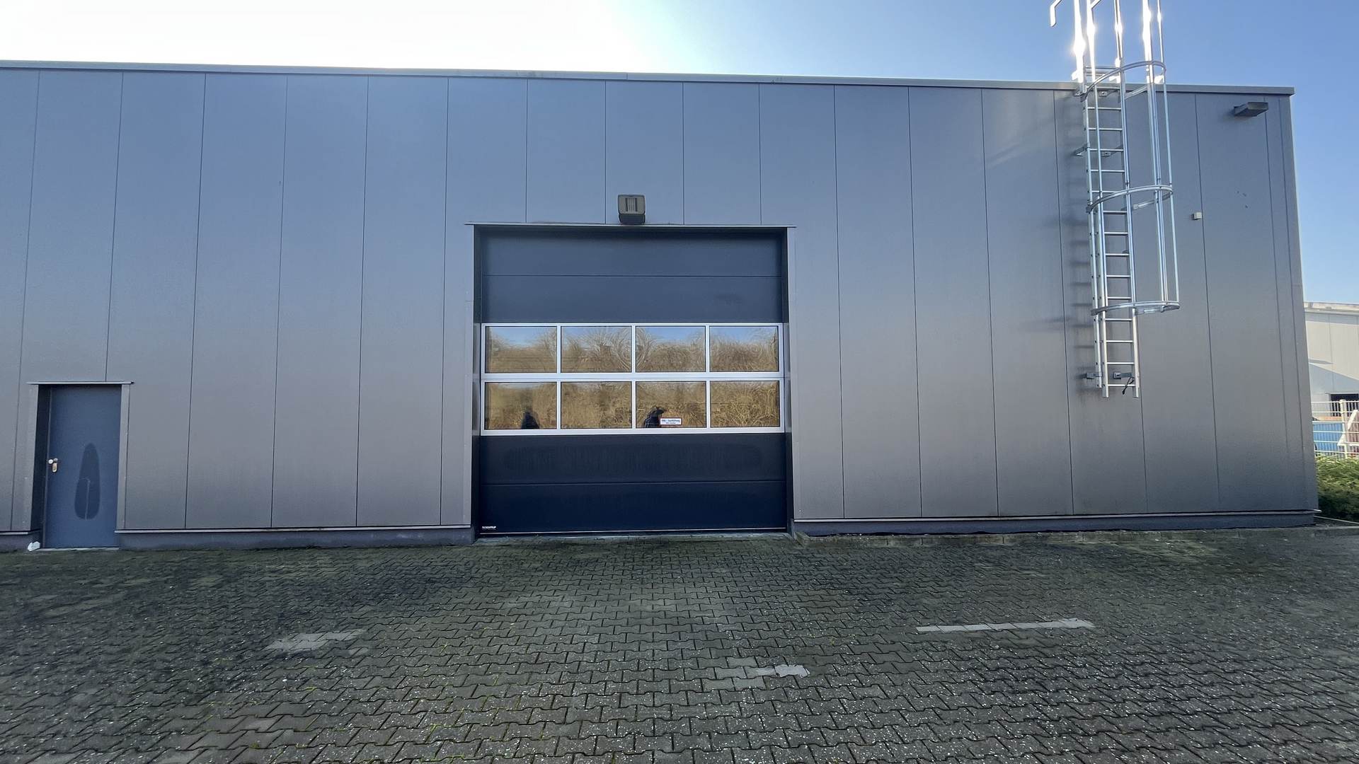 Tor Gebäuderückseite