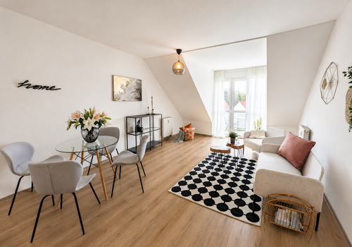 Wohnzimmer mit Balkon