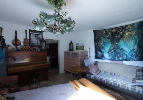 Zimmer 1 mit Ofen