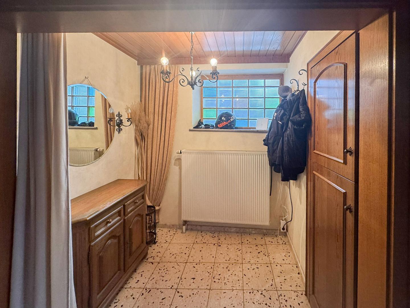 Garderobe EG