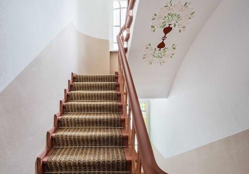 Treppenhaus  Johannisberger Str. 11 (2)