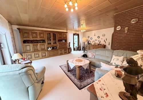 Wohn- und Esszimmer rechts