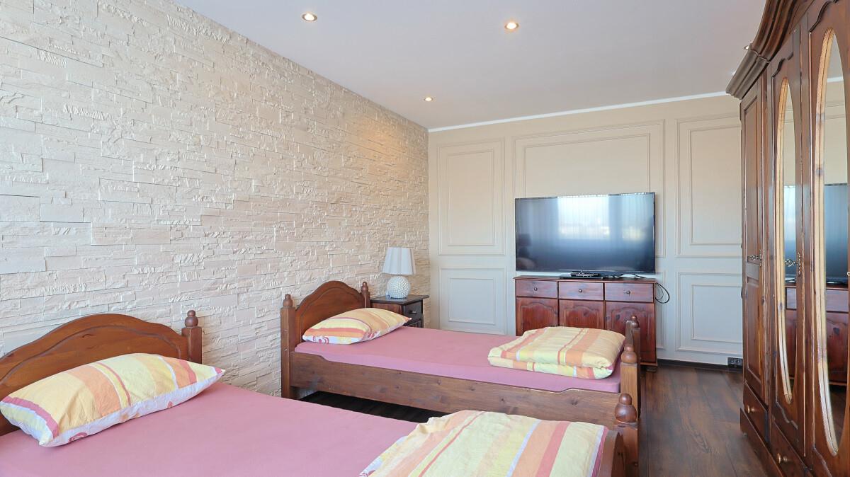 Großes Schlafzimmer