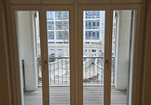 Blick zum Balkon