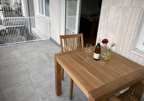 Balkon vor Wohnzimmer (Westen)