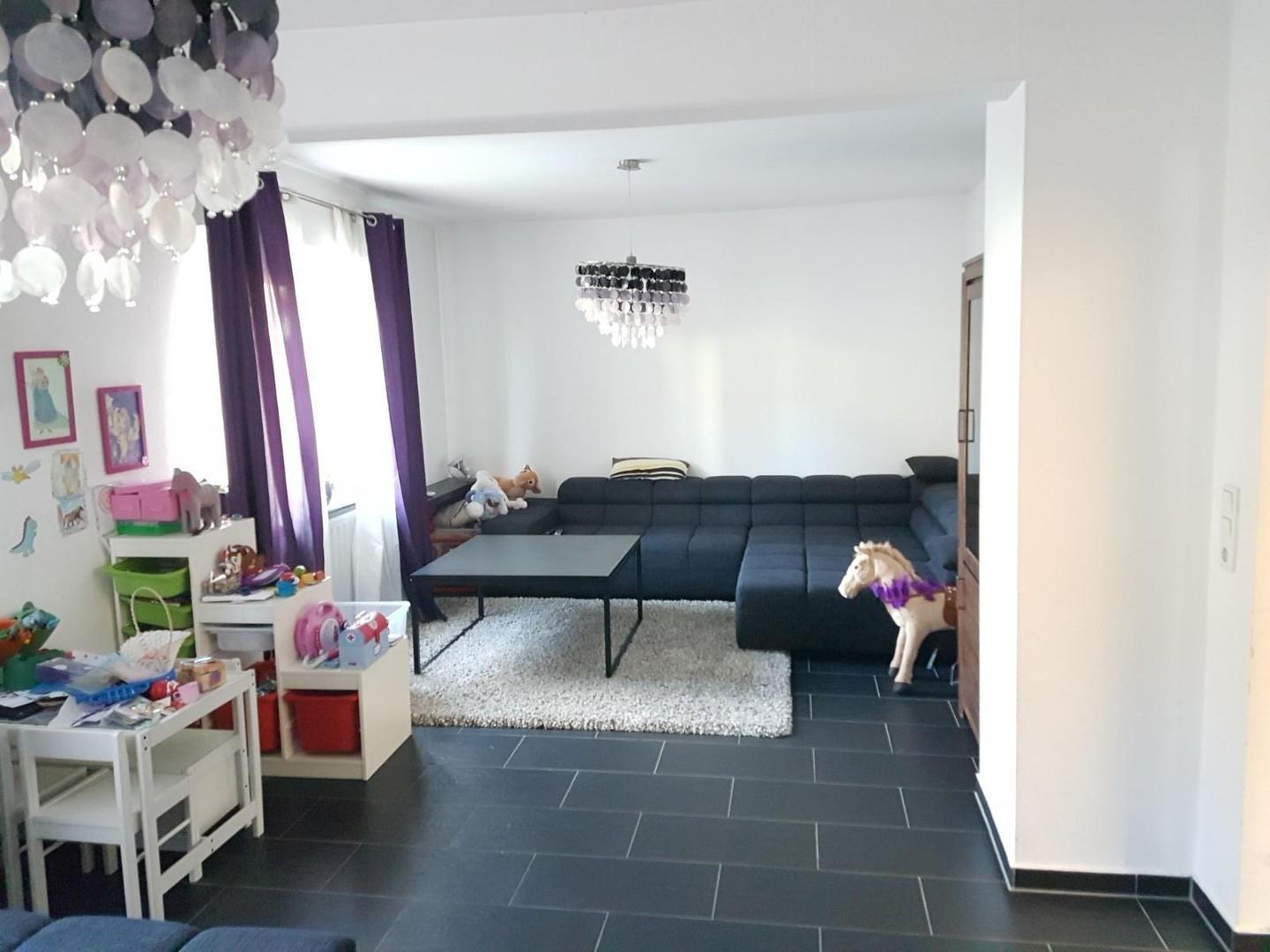 Wohnzimmer mit Kamin Bild 1
