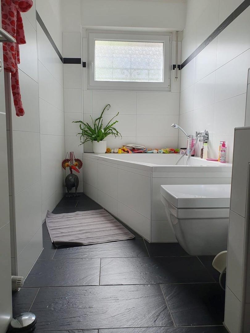 WC mit Badewanne im EG
