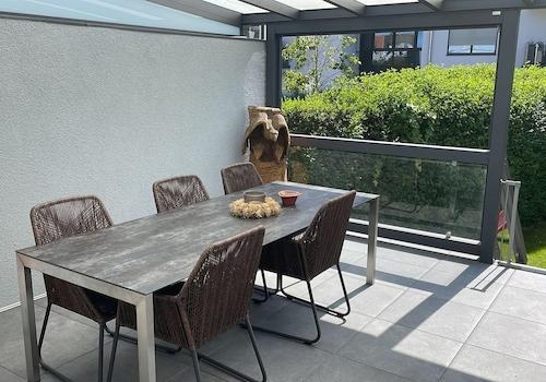 Terrasse mit Überdachung