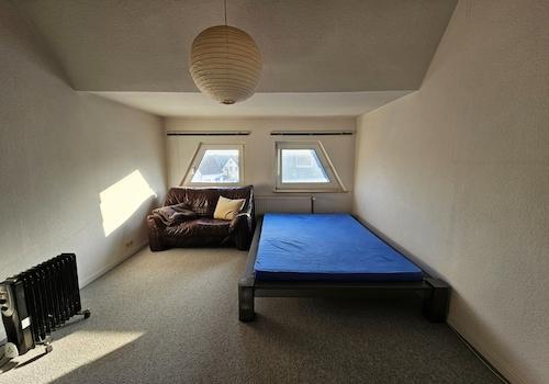 Zimmer 1 DG Whg
