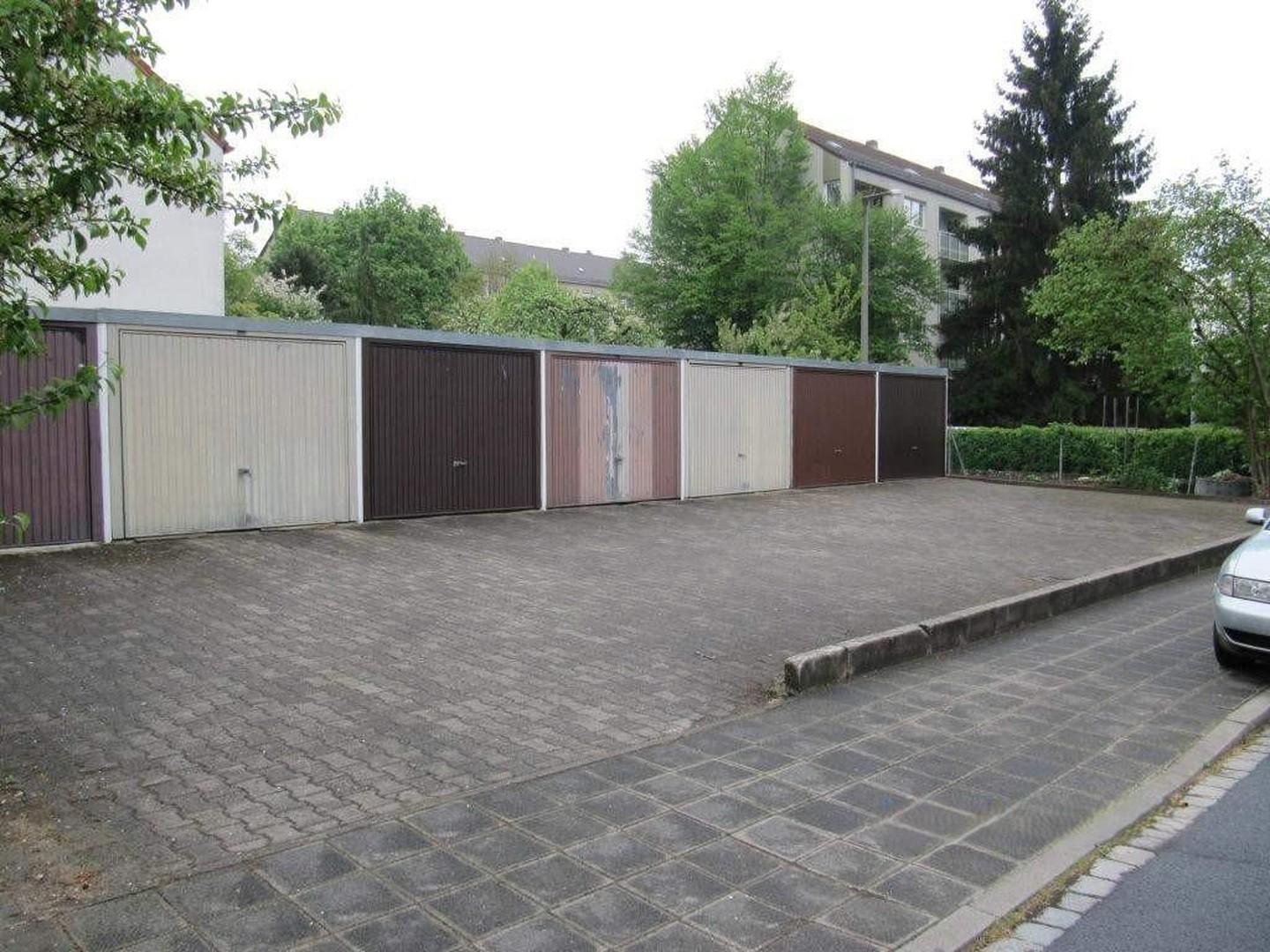 Garagenhof 2te von rechts