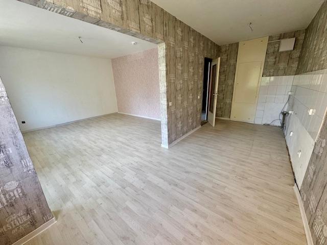 Küche mit Blick in das Wohnzimmer