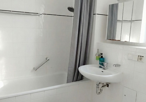 Bad und Badewanne