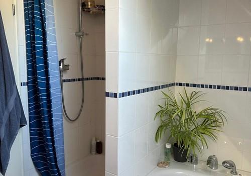 Dusche und Wanne