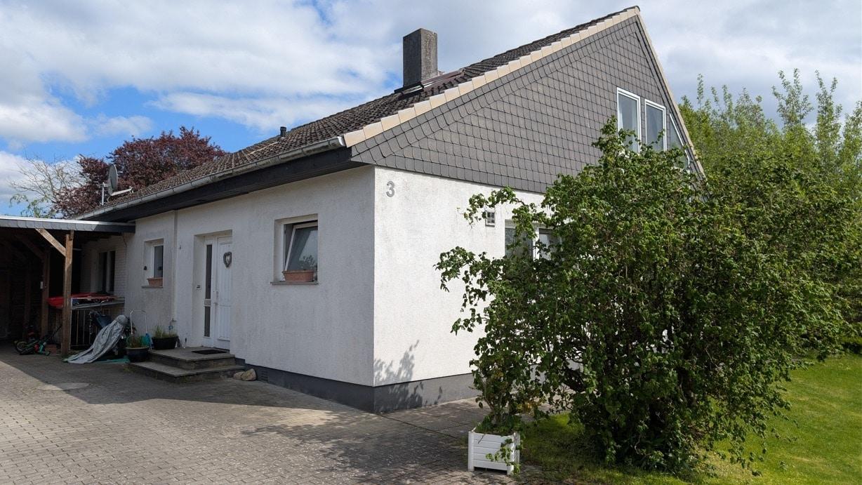 Seitliche Ansicht mit Eingang