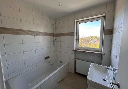 Bad mit Badewanne OG