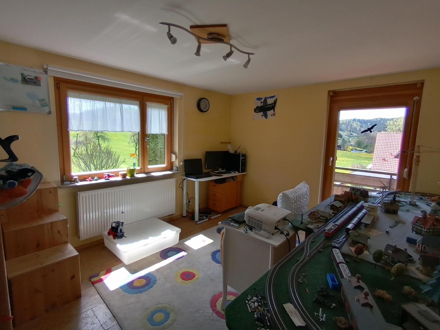 Zimmer 1 OG Balkonzugang