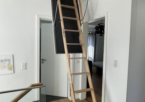 OG - Treppenaufgang Dachboden