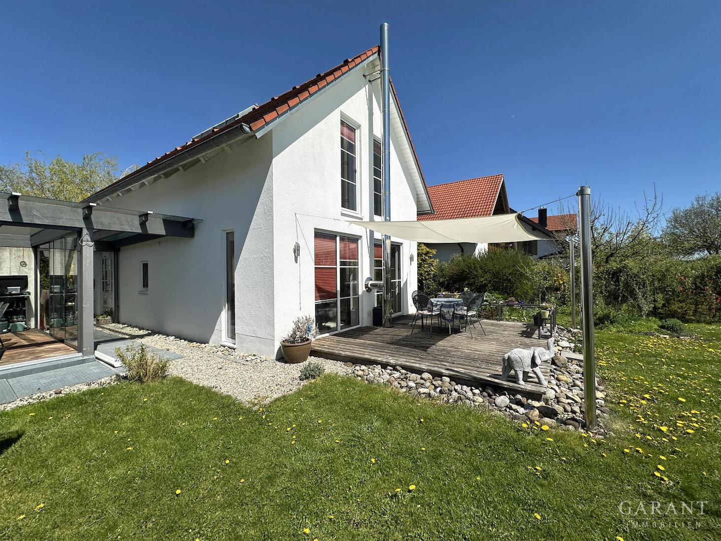 Hausansicht mit Terrasse