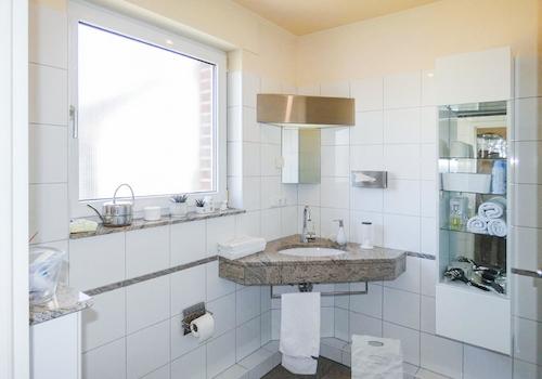 Badezimmer mit Dusche