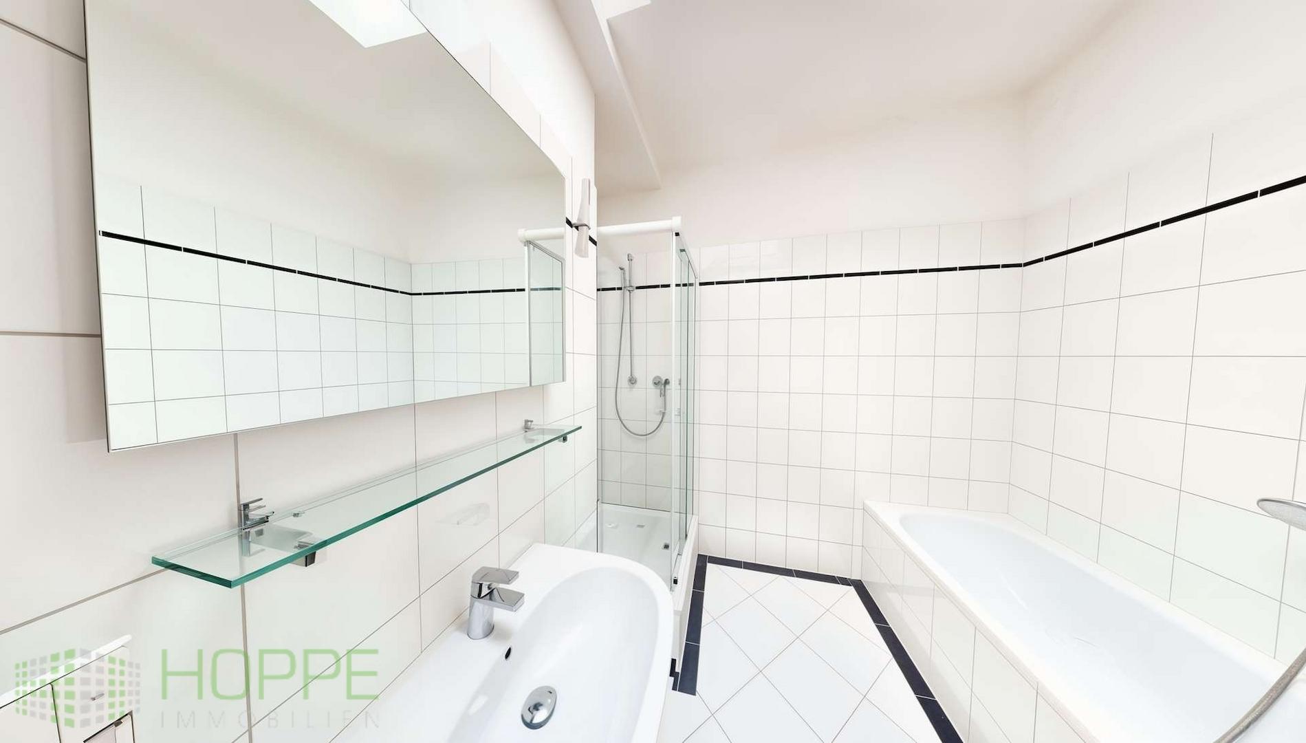 Badezimmer Perspektive 1 - (Einrichtung KI generiert)