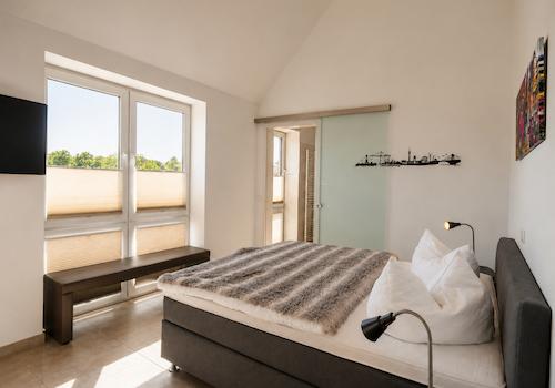Schlafzimmer 1