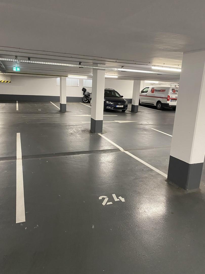 Tiefgeragenstellplatz