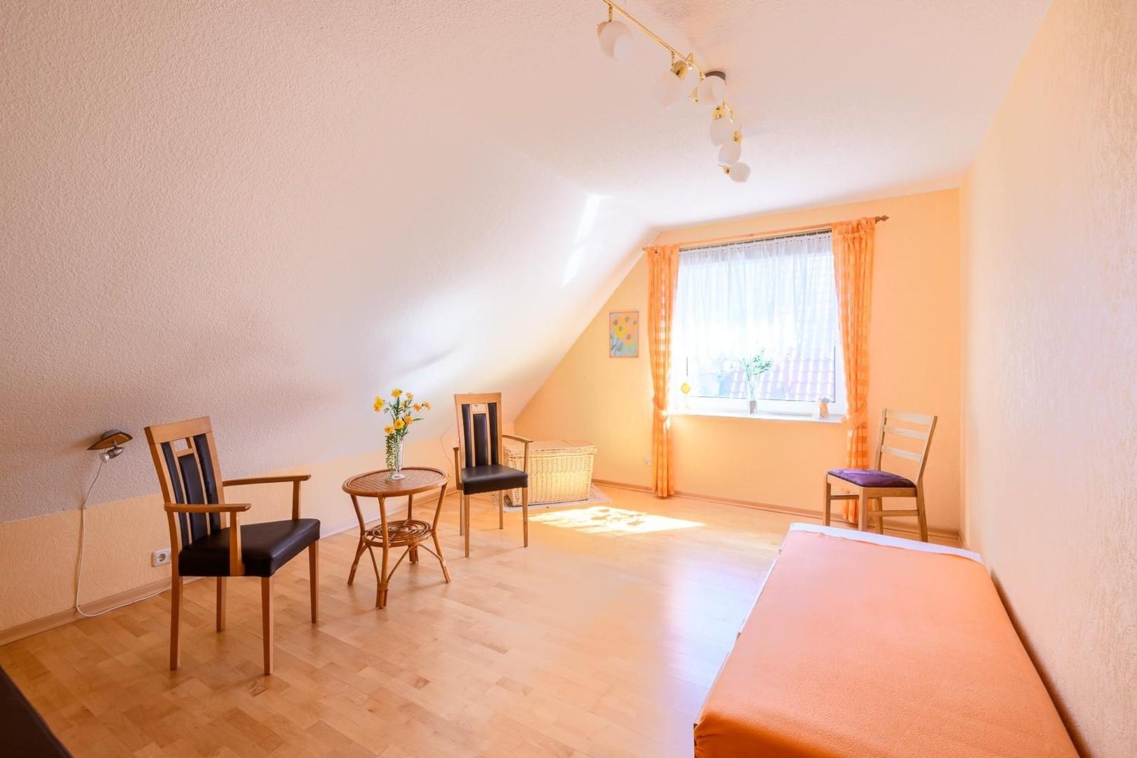 Zimmer 3 (OG)