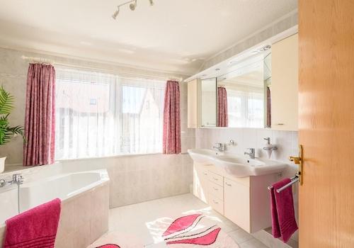 Badezimmer (OG)