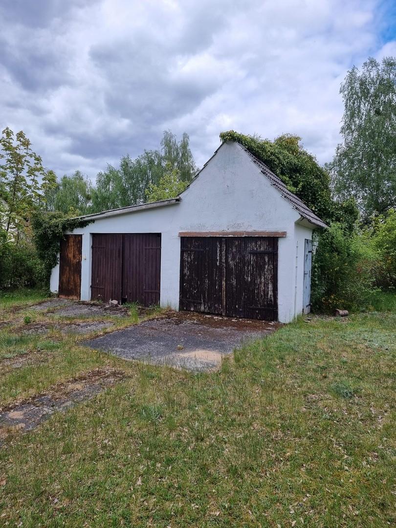 Garage und Hühnerstahl