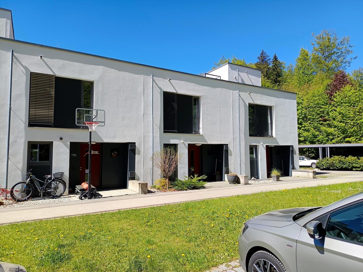 1. Haus von links