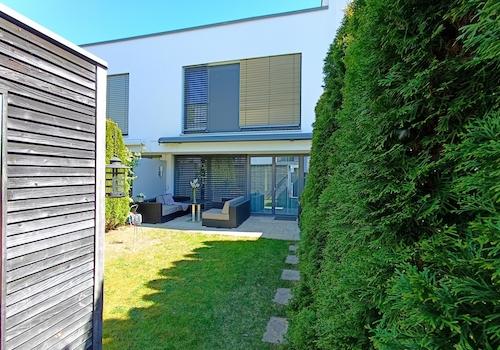 Garten mit elektr. Markise