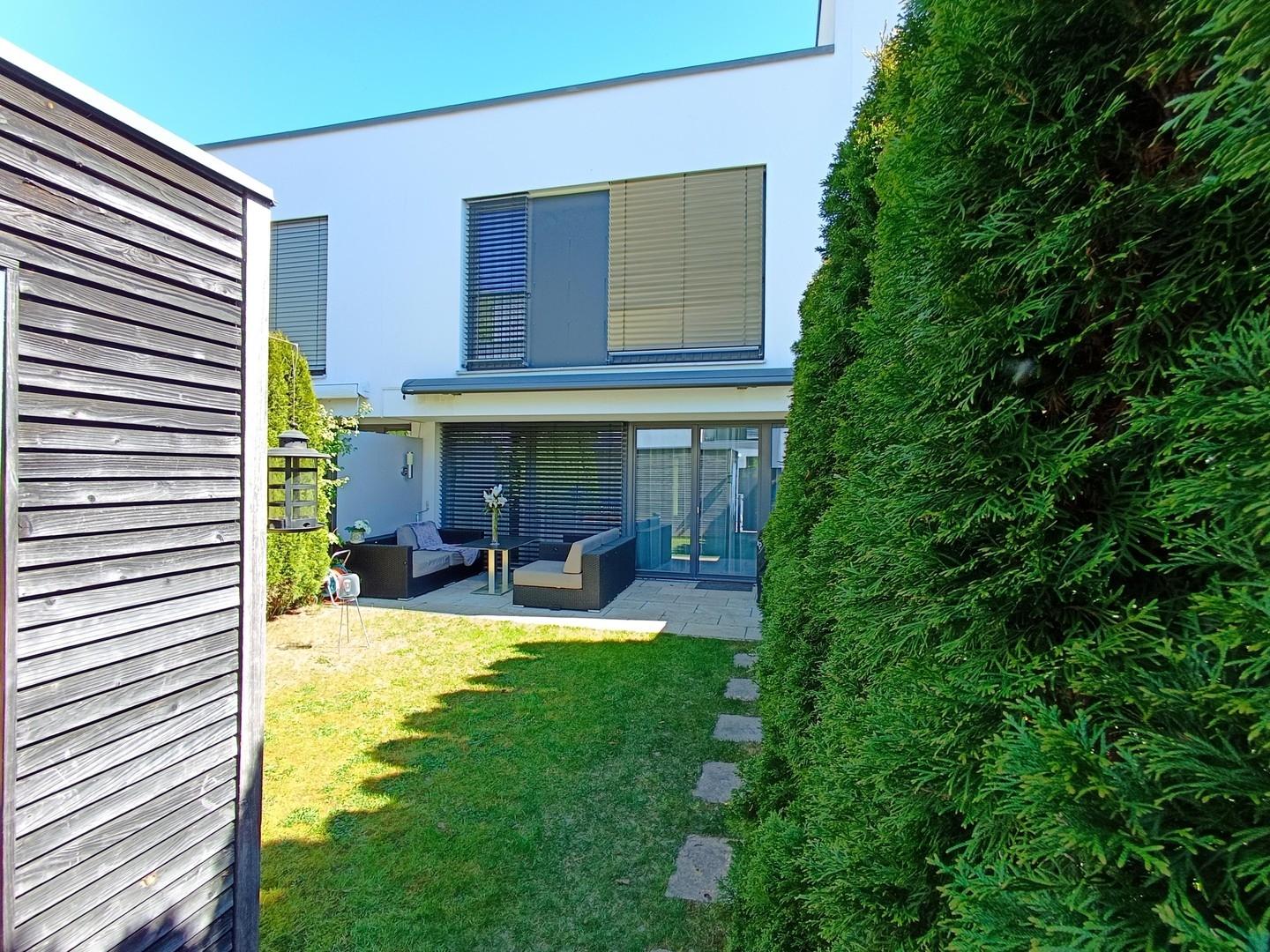 Garten mit elektr. Markise