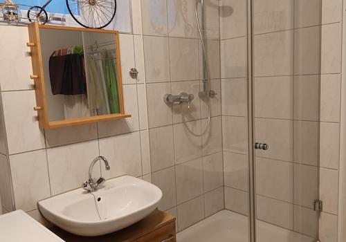 Keller Dusche / Waschbecken