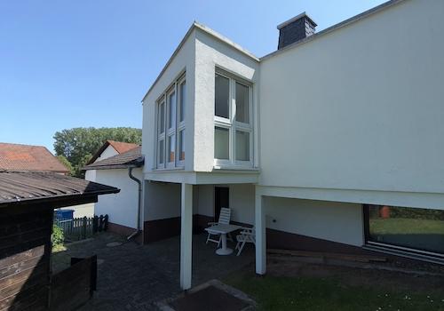 Seitliche Hausansicht