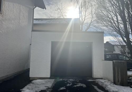 eigene Garage mit elektr. Tor