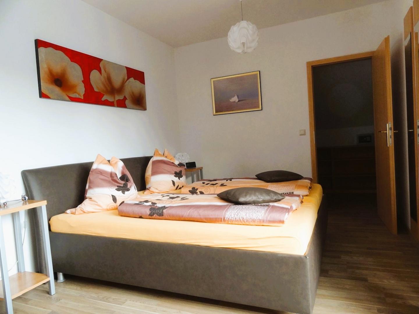 Schlafzimmer möbliert