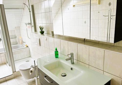 Bad, Wanne, Dusche