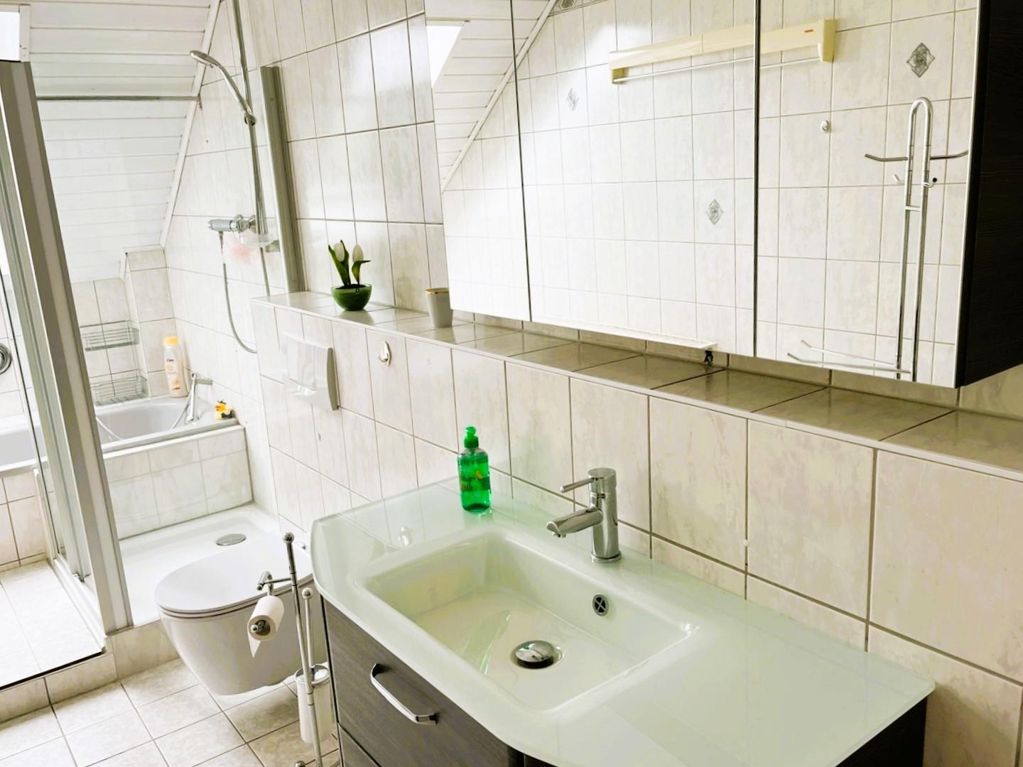 Bad, Wanne, Dusche
