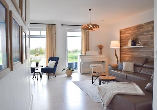 Blick ins Wohnzimmer 