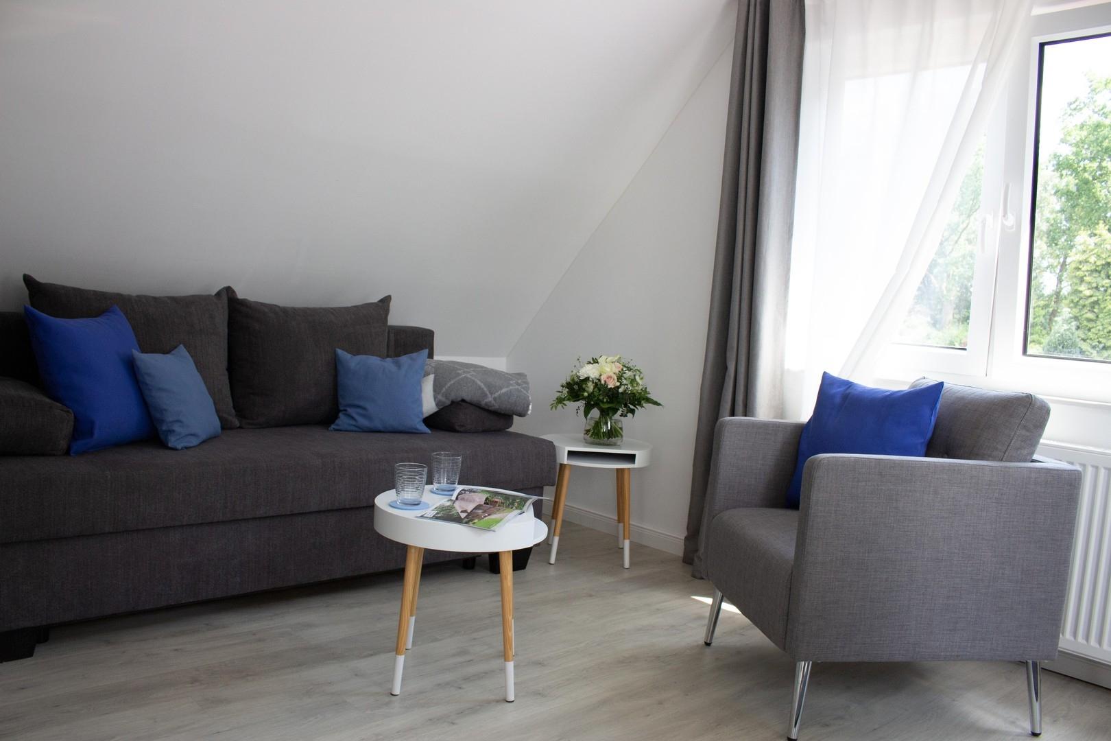 Wohnen Whg OG re. Haus