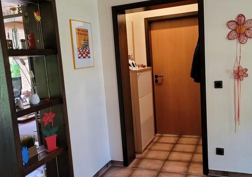 Garderobe - Tür zur Küche