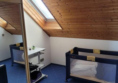 Schlafzimmer 4